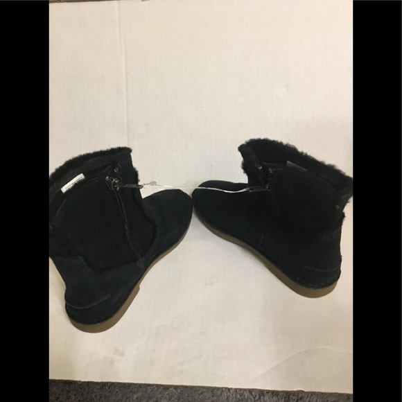UGG Catica Black Ankle Boot - Picture 10 of 15